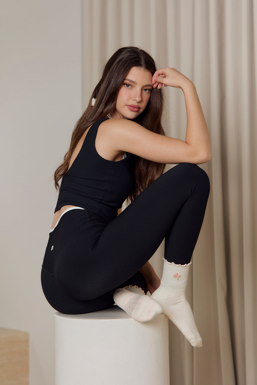 Astoria Seamless Ribbed Barre Sports Crop - Black
